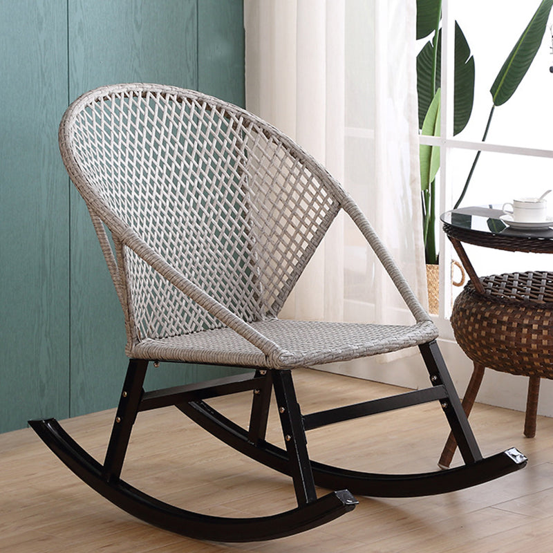 Rattan Rocker Chair Mitte des Jahrhunderts moderner Schaukelstuhl mit grauem Rahmen