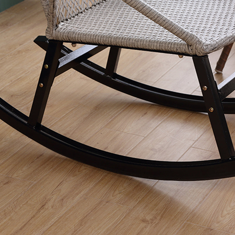 Rattan Rocker Chair Mitte des Jahrhunderts moderner Schaukelstuhl mit grauem Rahmen