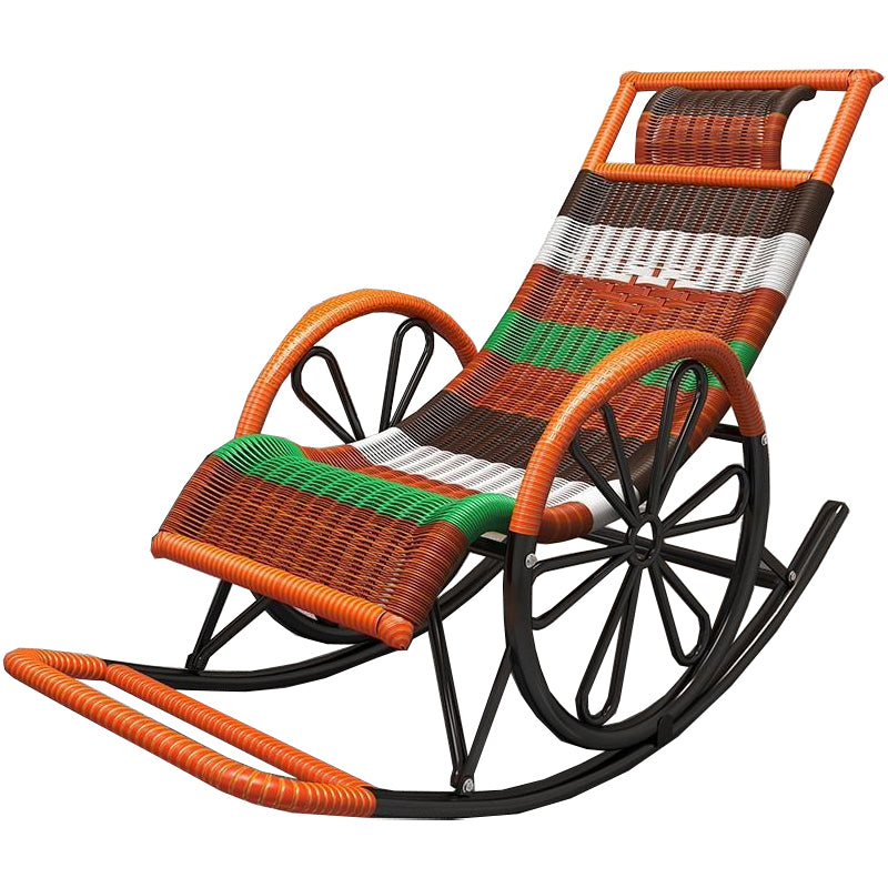 Chaise à bascule en osier et en métal