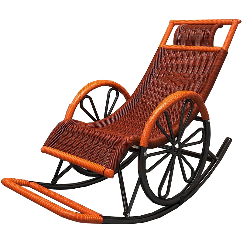 Chaise à bascule en osier et en métal