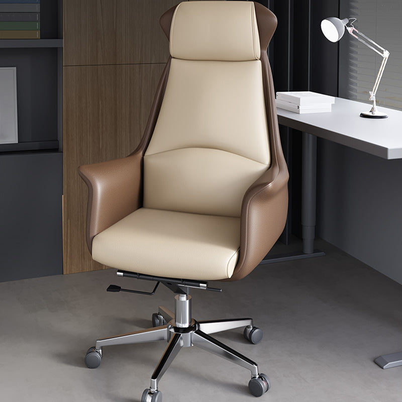 Sedia moderna con braccioli inclusi e rotelle, sedia da scrivania in pelle con schienale alto, colore nero/marrone