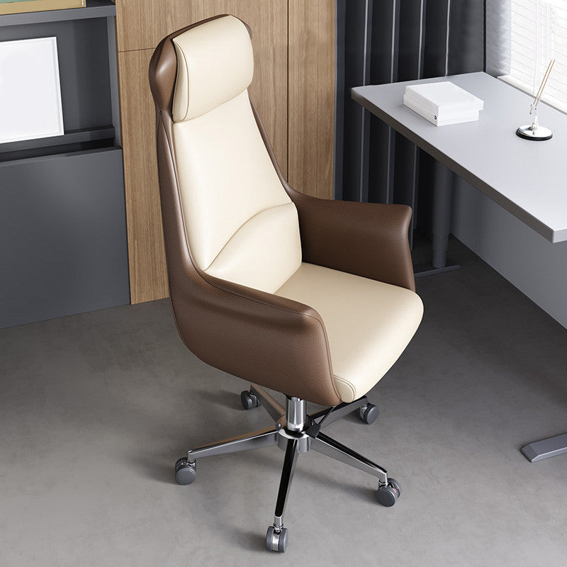 Sedia moderna con braccioli inclusi e rotelle, sedia da scrivania in pelle con schienale alto, colore nero/marrone