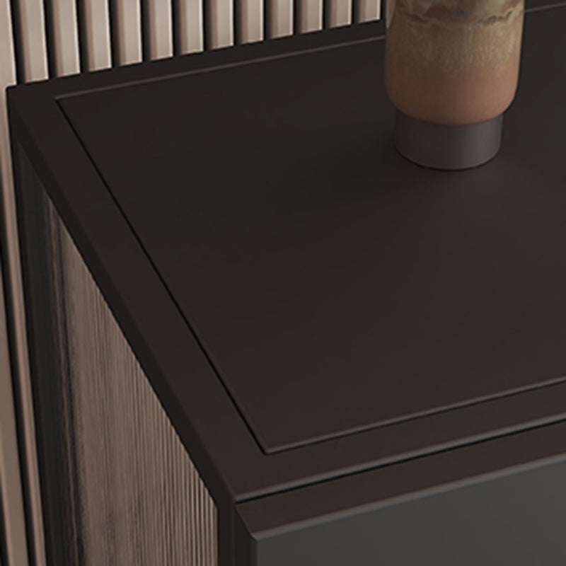 Aparador de cocina con puertas de vidrio Servidor de comedor glamoroso con marco de metal