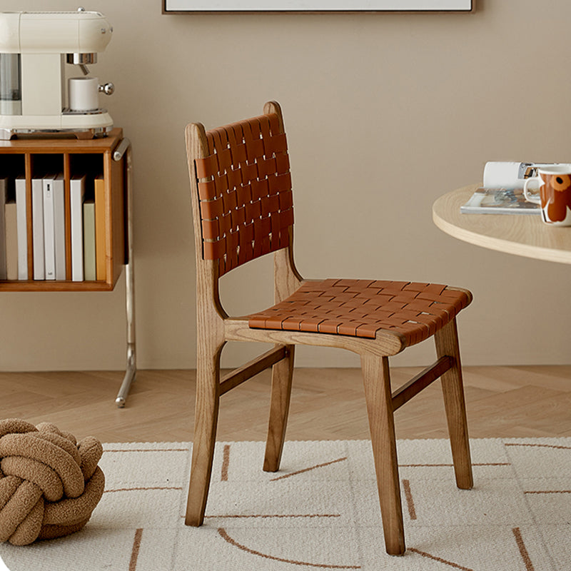 Sedia da pranzo tradizionale in legno di cenere sedia sul retro aperto per la casa