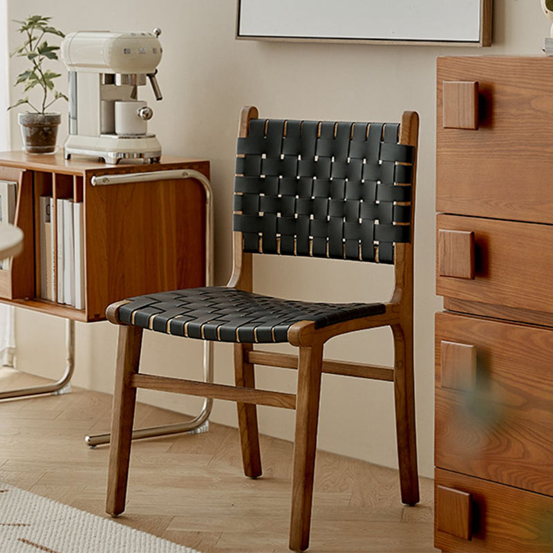 Sedia da pranzo tradizionale in legno di cenere sedia sul retro aperto per la casa