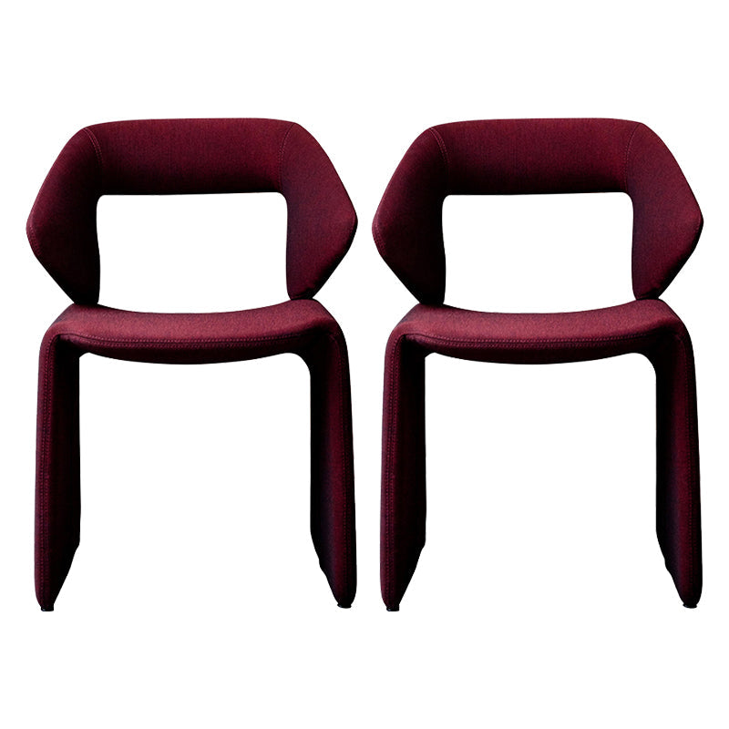 Sedia da pranzo in tessuto stile designer a braccio apribile.