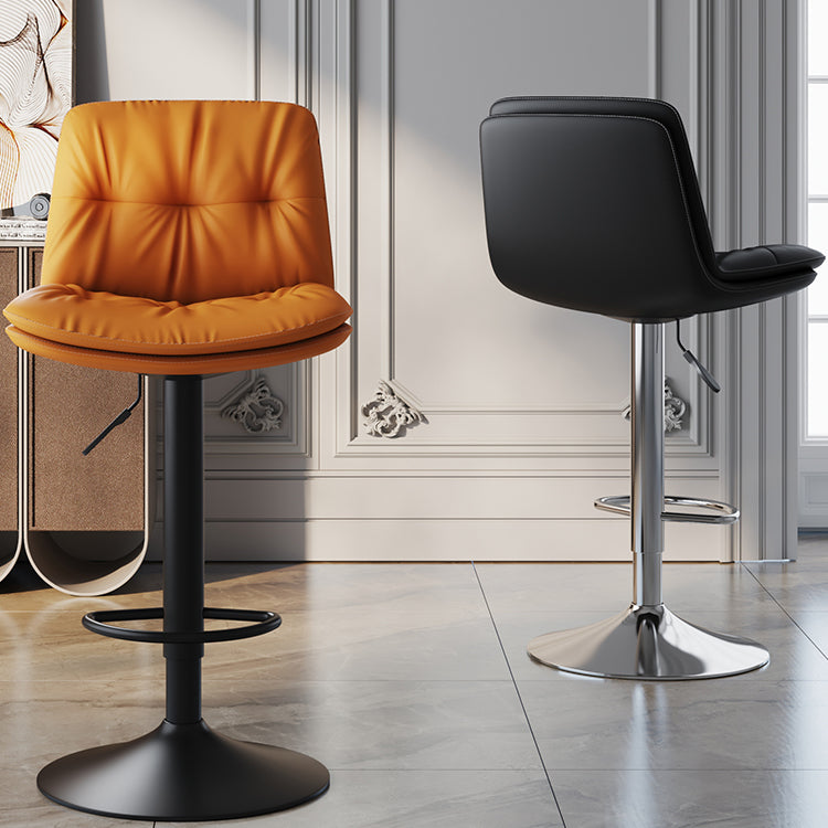 Sgabello da bar in pelle di altezza regolabile scandinava