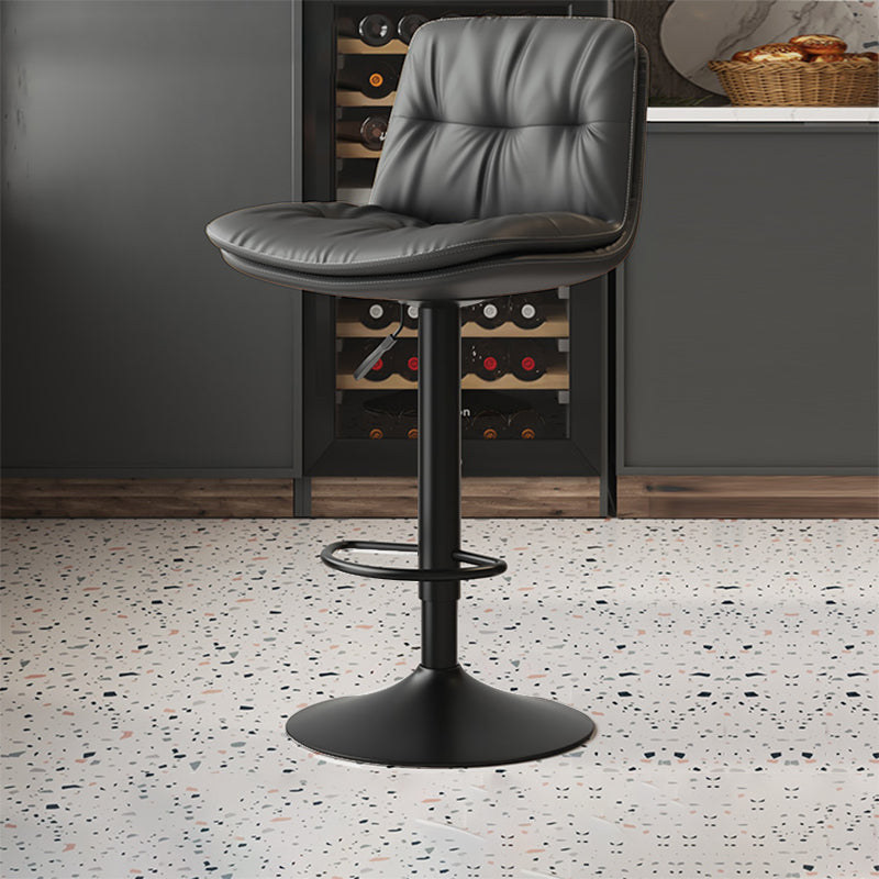 Sgabello da bar in pelle di altezza regolabile scandinava