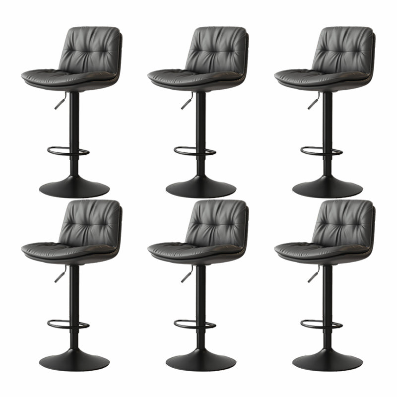 Sgabello da bar in pelle di altezza regolabile scandinava