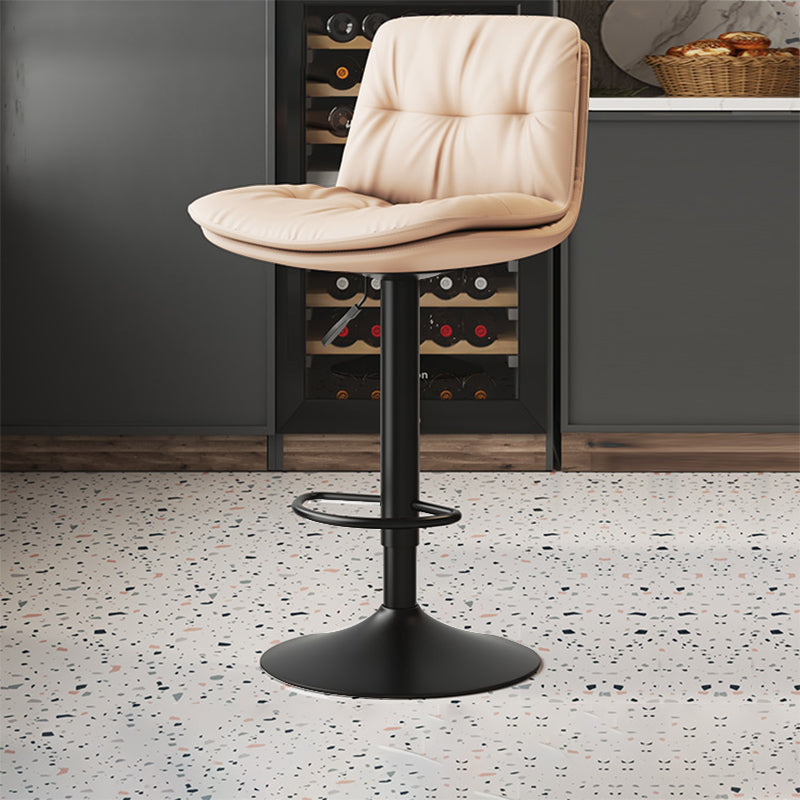 Sgabello da bar in pelle di altezza regolabile scandinava