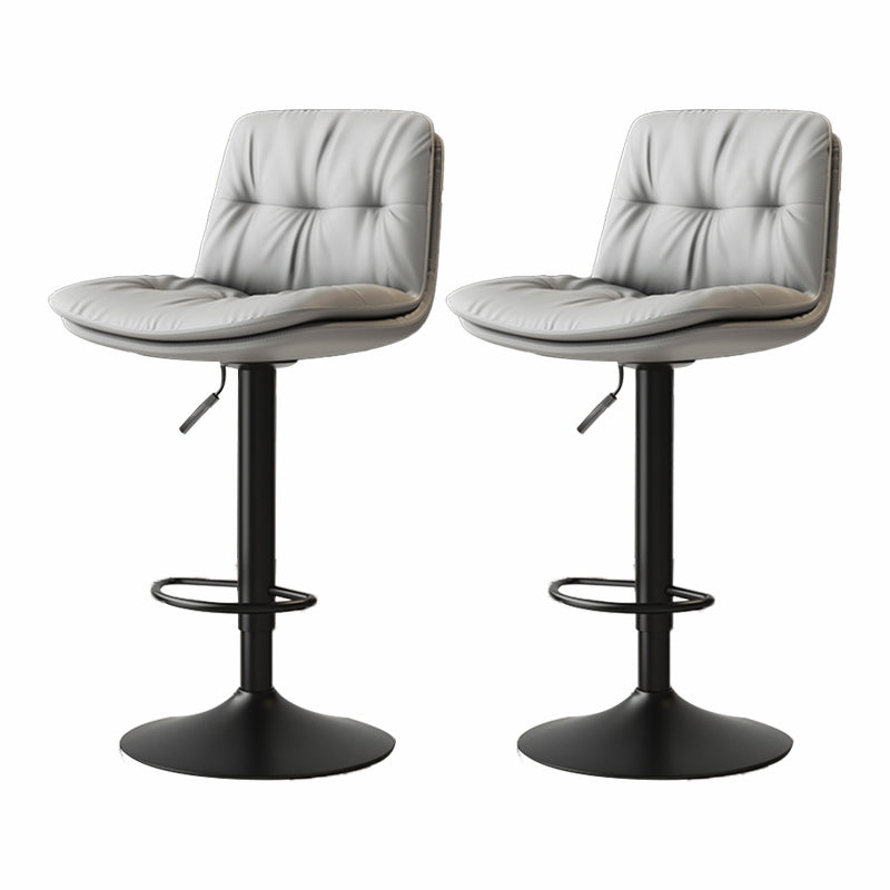 Sgabello da bar in pelle di altezza regolabile scandinava