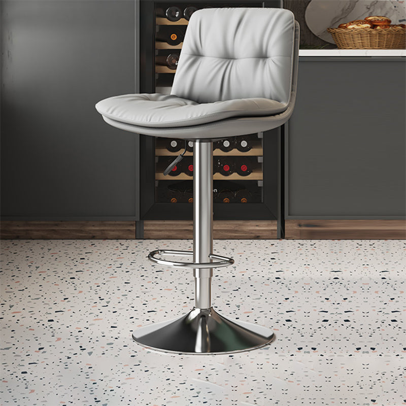 Sgabello da bar in pelle di altezza regolabile scandinava