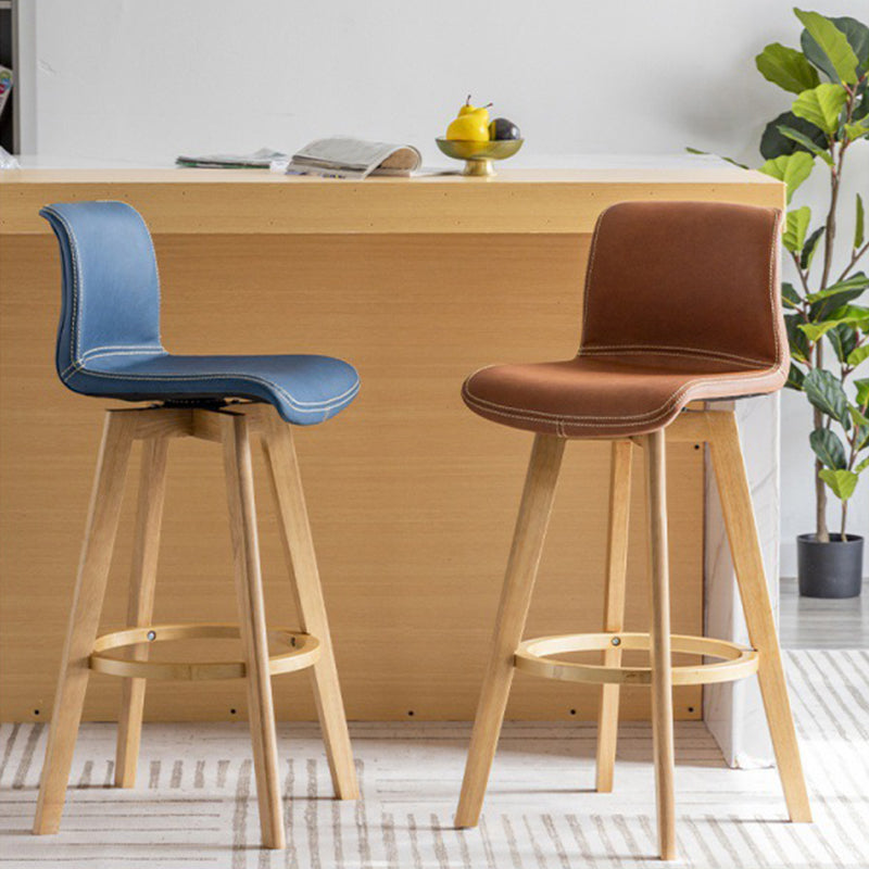 Taburete de bar de cuero con acabado mate y respaldo bajo para el hogar contemporáneo