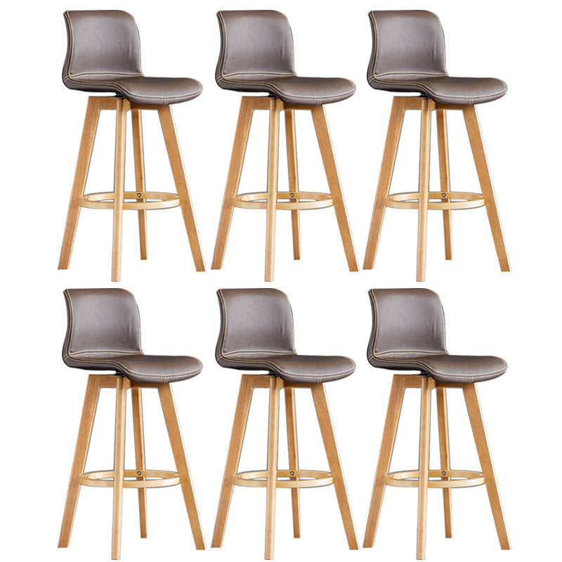Taburete de bar de cuero con acabado mate y respaldo bajo para el hogar contemporáneo