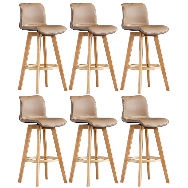 Taburete de bar de cuero con acabado mate y respaldo bajo para el hogar contemporáneo