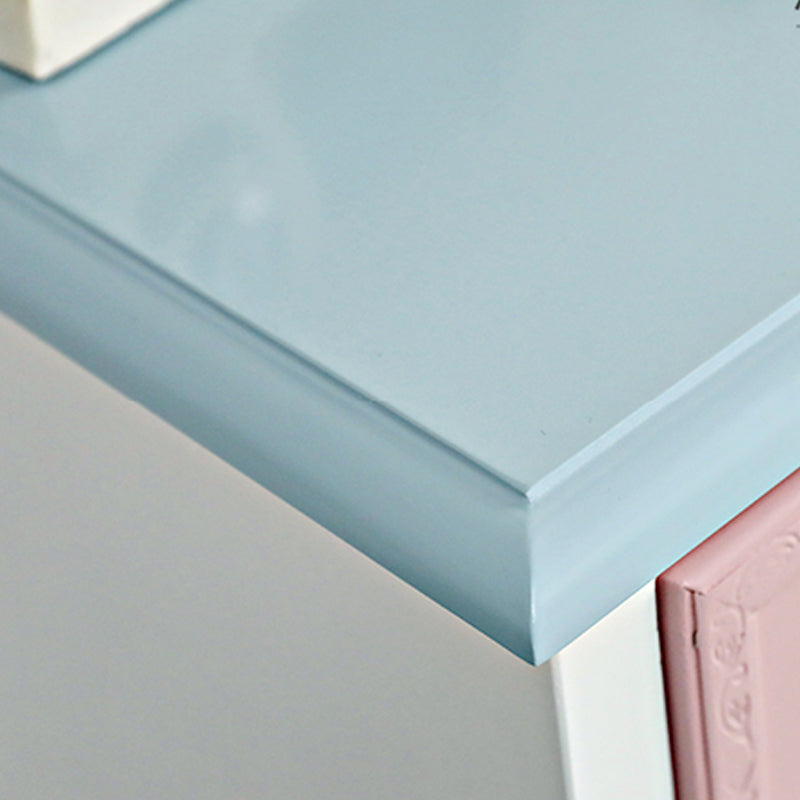 Nautische gemanipuleerde hout op de slaapkamer van hout opbergkast met laden