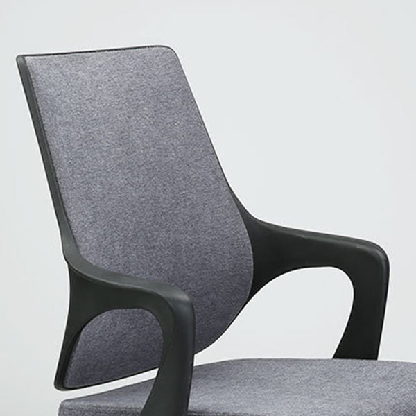 Sillón moderno con brazos fijos, asiento ajustable en altura, silla de oficina