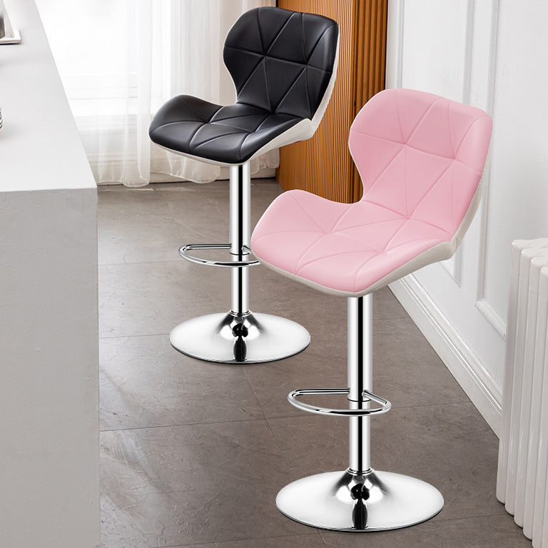 スカンジナビアのメタルバースツールフェイクレザーフットレスト調整可能なカウンタースツール