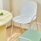 Silla de brazo de estilo contemporáneo silla de comedor de plástico con base de metal