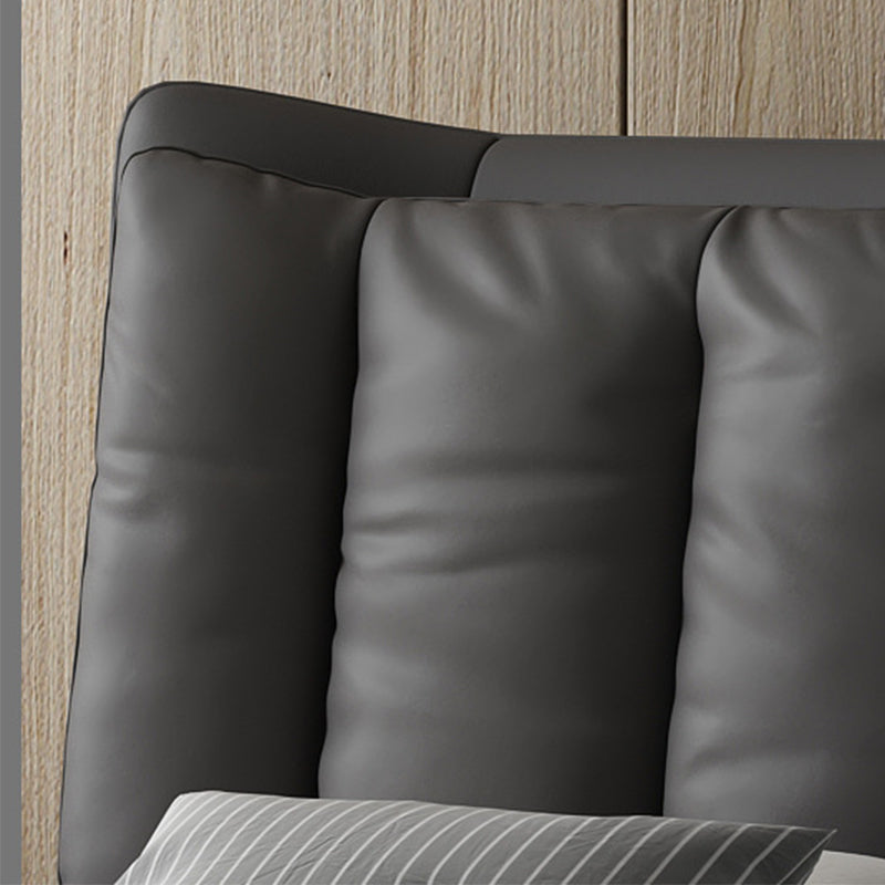 Lit standard moderne du milieu du siècle avec jambes et tête de lit à oreilles