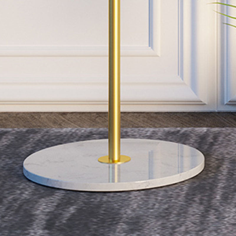 Approfondito industriale in stile minimalista per cappotto metallizzato