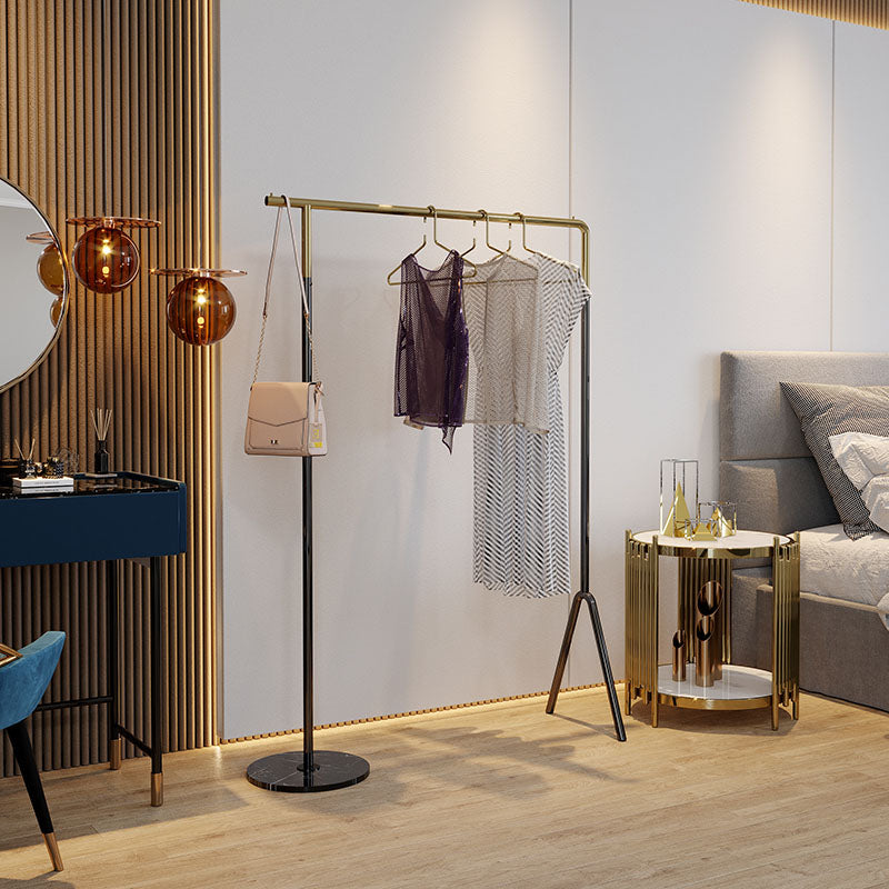 Approfondito industriale in stile minimalista per cappotto metallizzato