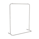 Grollaggio in stile industriale con pentola sospesa in metallo da soggiorno