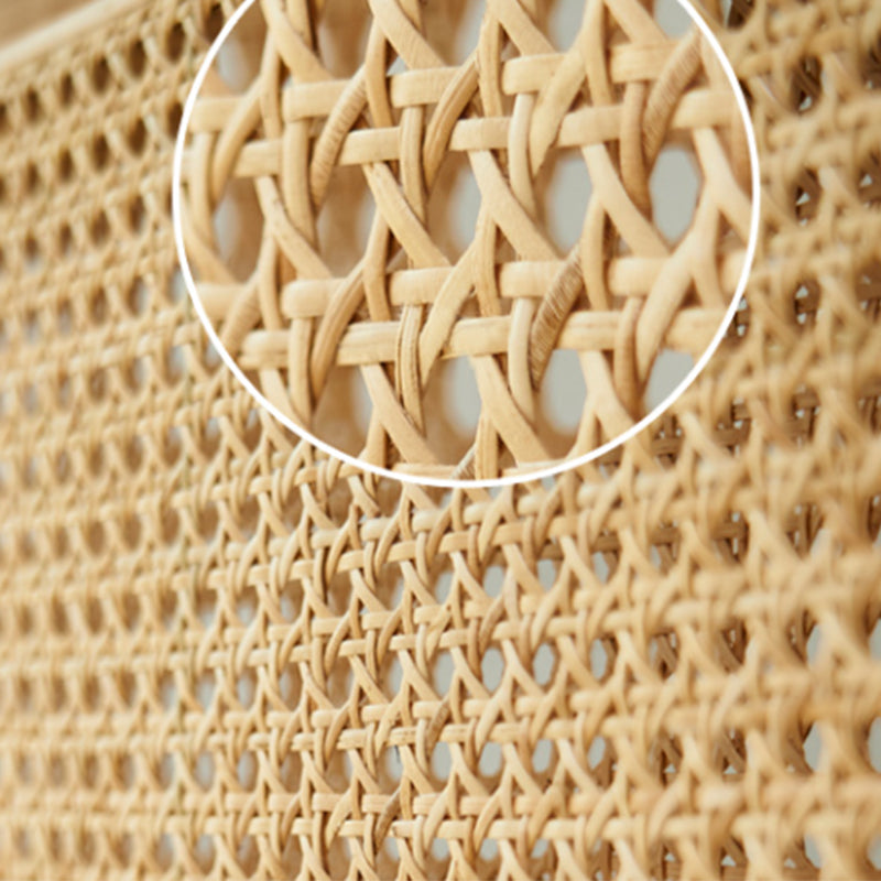 Cama de estilo de ratán tropical en marrón con cabecero y pie