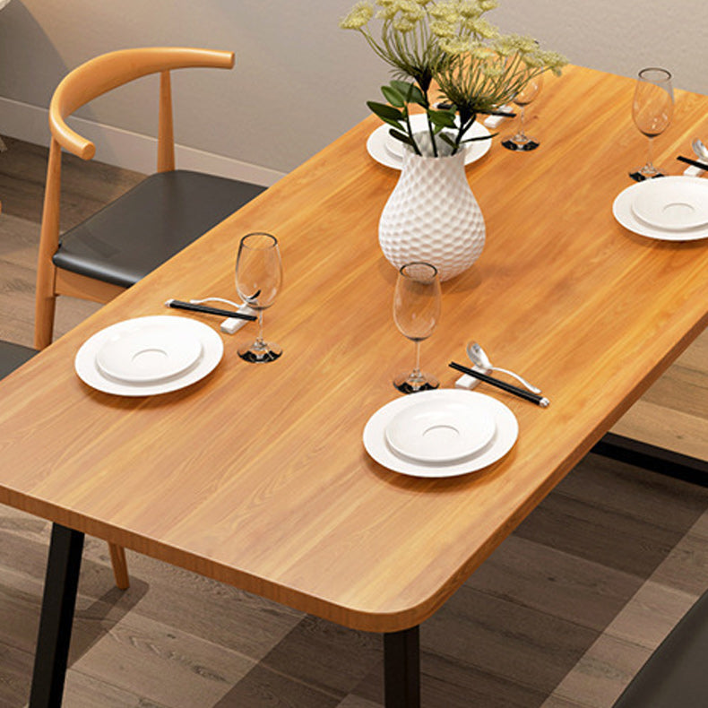 Tavolo da pranzo in legno in legno tavolo rettangolo industriale con base in slitta in nero