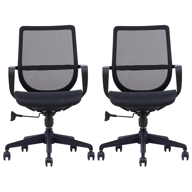 Silla moderna con brazo y ruedas, silla de escritorio con respaldo medio en color negro de microfibra
