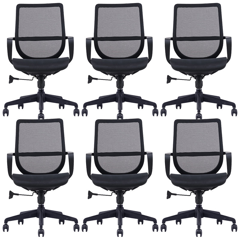 Silla moderna con brazo y ruedas, silla de escritorio con respaldo medio en color negro de microfibra