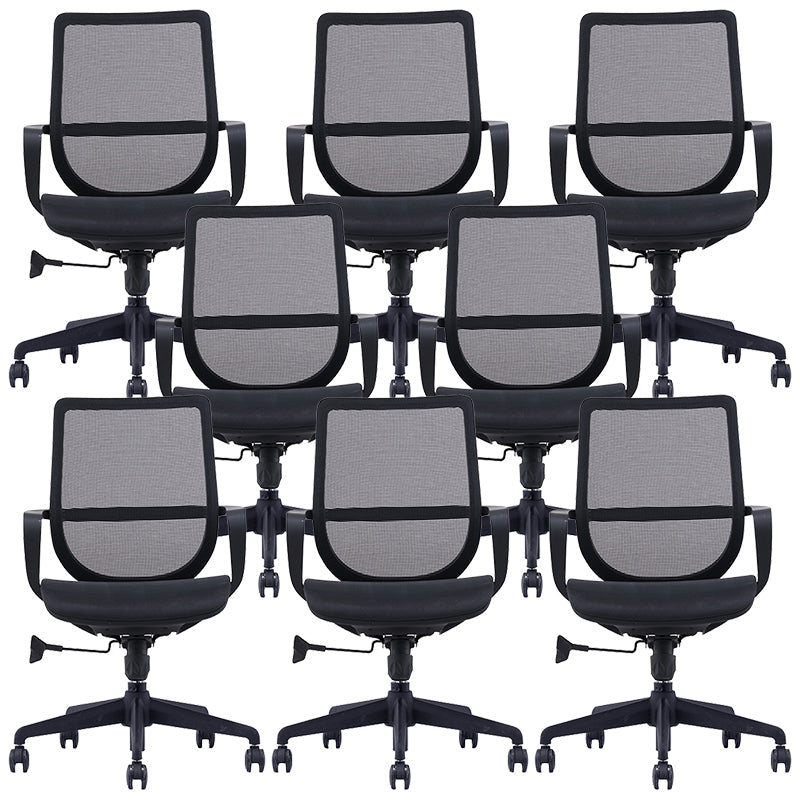 Silla moderna con brazo y ruedas, silla de escritorio con respaldo medio en color negro de microfibra