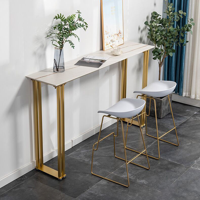 Bartisch aus gesintertem Stein, moderner Esstisch, Bartisch mit Gold- und Metallbasis