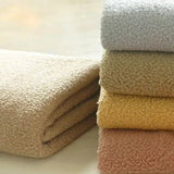 Sofá de brazo enrollado de lana de sofá de estilo contemporáneo en blanco