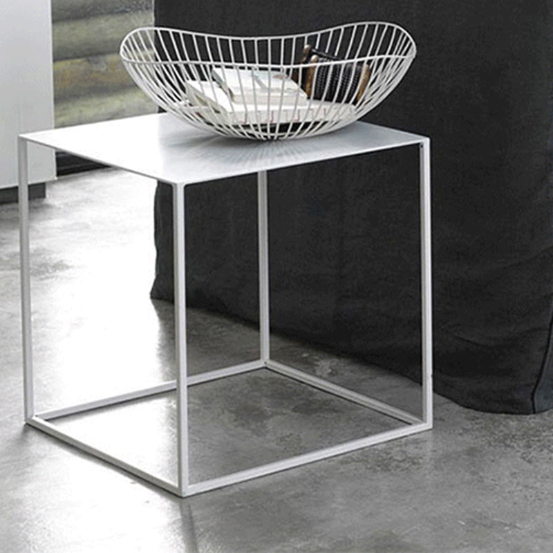 Mesa de mesa de hierro de 15.7 pulgadas de ancho marco cuadrado cuadrado de mesa lateral simple