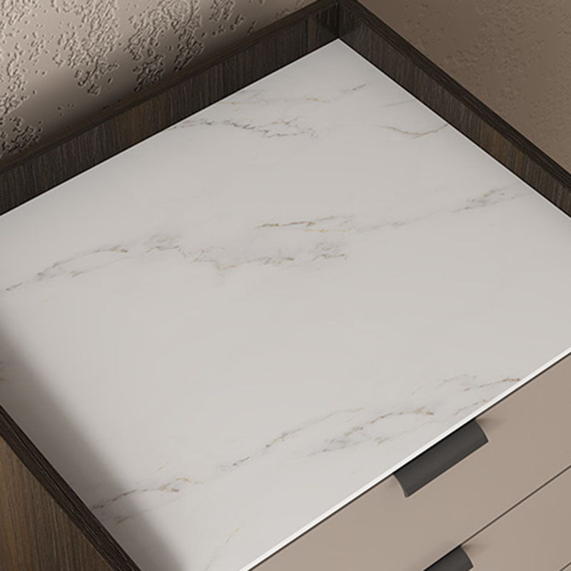 Cassettiera verticale in pietra per camera da letto contemporanea con cassetti