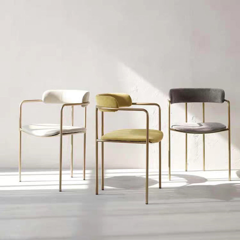 Lussuosa sedia a braccio imbottita sedia in velluto laterale aperto con base metallica