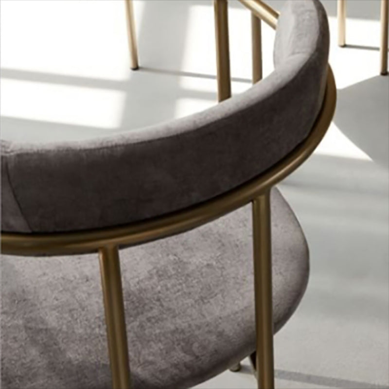 Lussuosa sedia a braccio imbottita sedia in velluto laterale aperto con base metallica