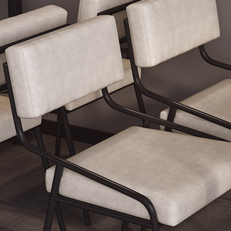 Chaise latéral de style industriel rembourré à l'arrière ouvert avec une jambe en métal