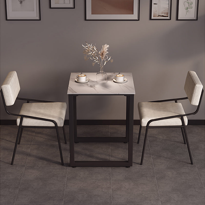 Chaise latéral de style industriel rembourré à l'arrière ouvert avec une jambe en métal