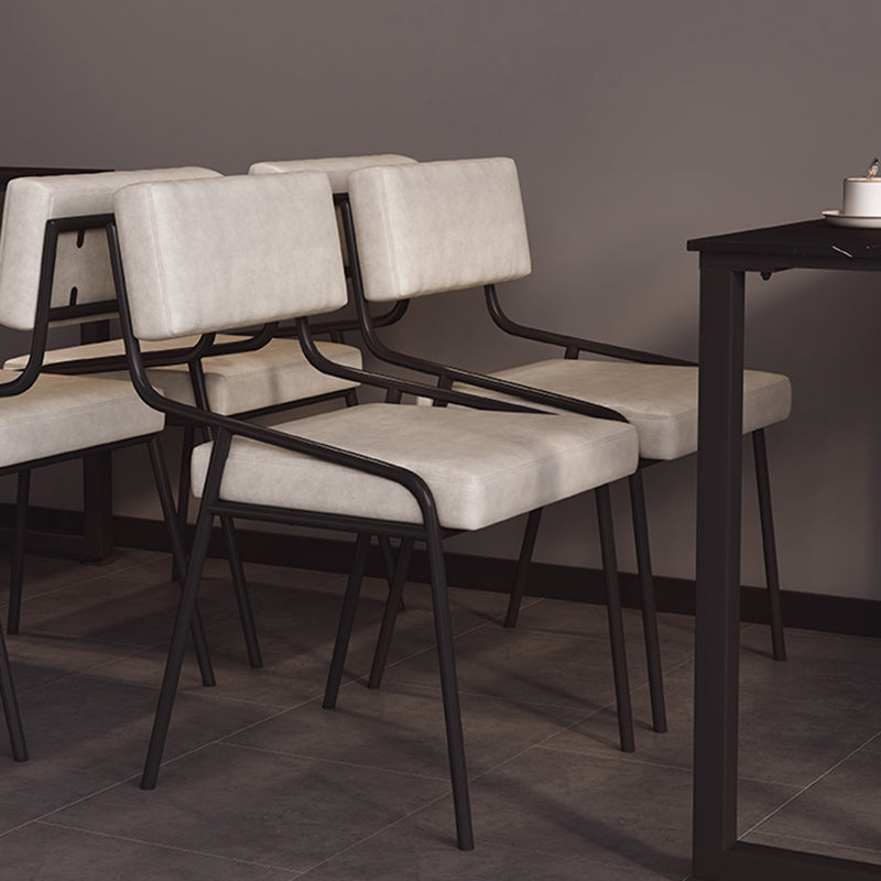 Chaise latéral de style industriel rembourré à l'arrière ouvert avec une jambe en métal