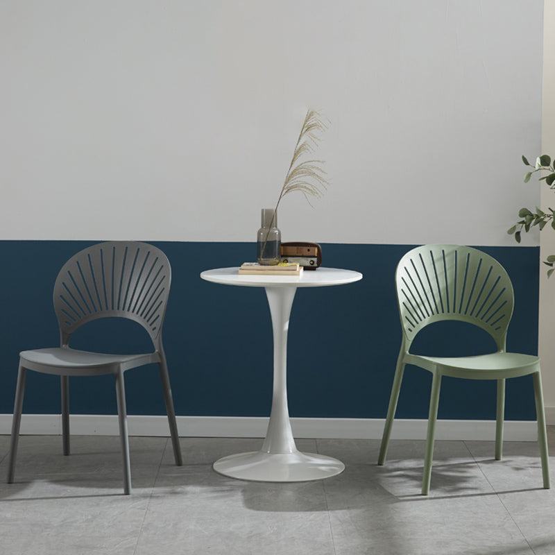Stapelbare armloze eetkamerstoel Scandinavische plastic eetkamerstoelen