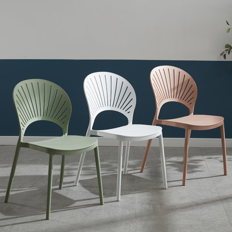 Stapelbare armloze eetkamerstoel Scandinavische plastic eetkamerstoelen