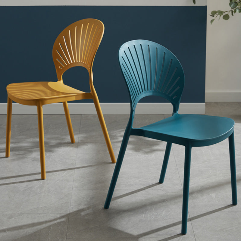 Stapelbare armloze eetkamerstoel Scandinavische plastic eetkamerstoelen