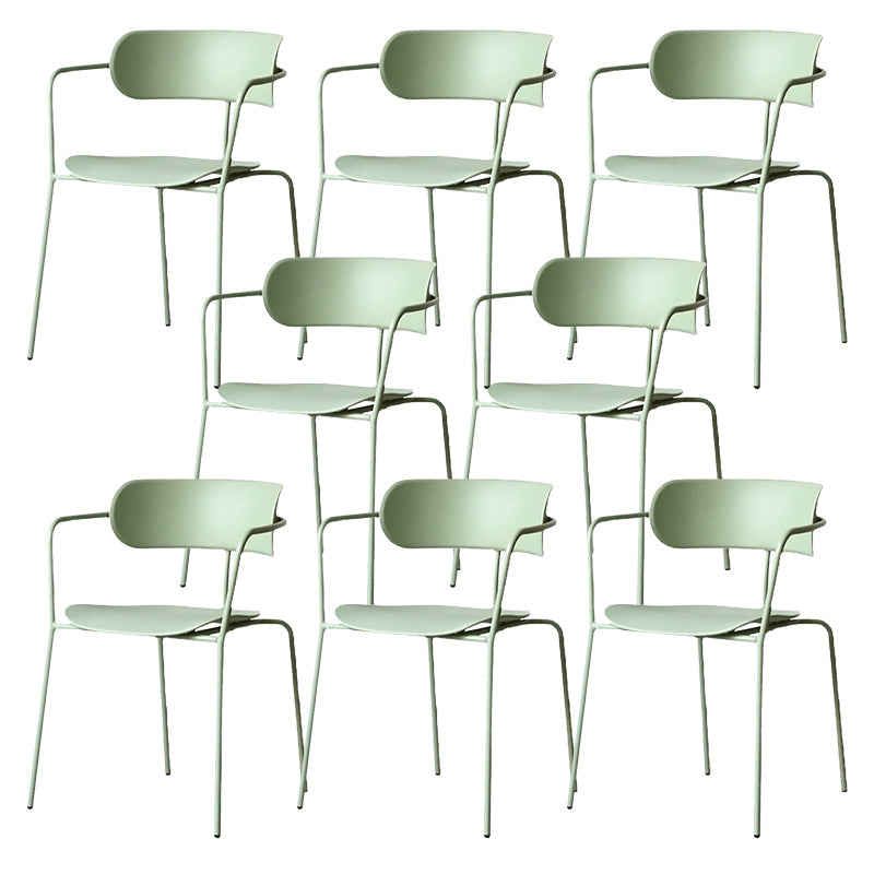 Zeitgenössischer Stil Armstuhl Plastik Plastik Offener Rückseite Essstuhl mit Metallbasis