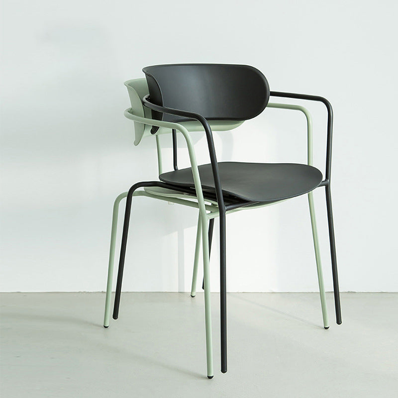 Zeitgenössischer Stil Armstuhl Plastik Plastik Offener Rückseite Essstuhl mit Metallbasis