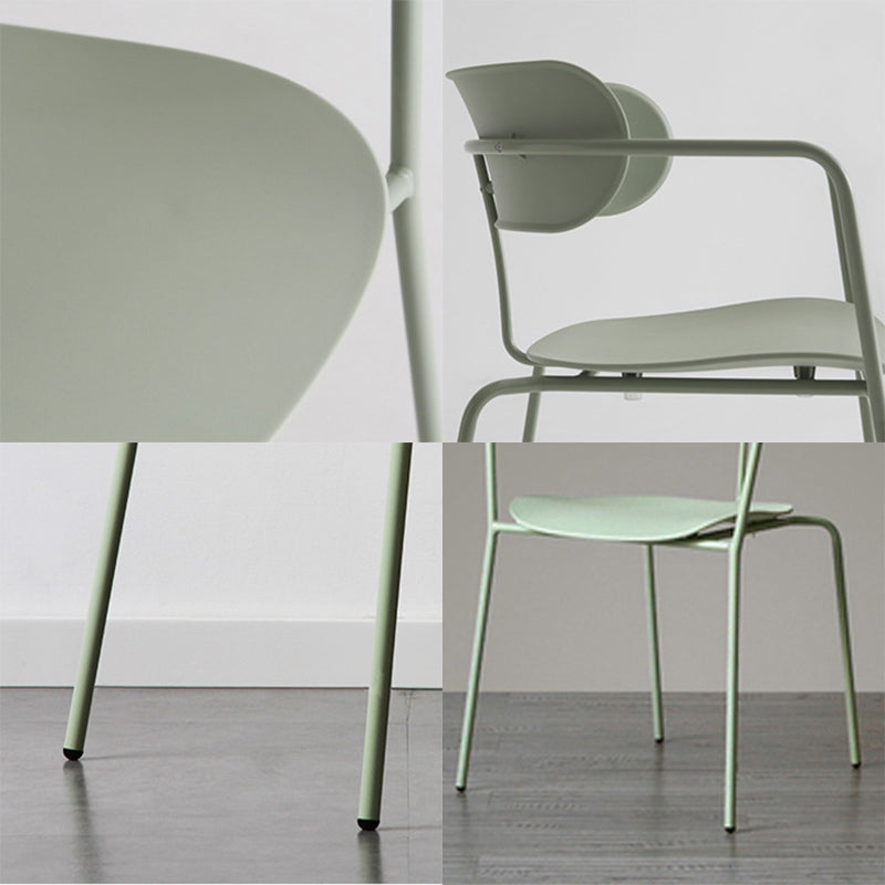 Zeitgenössischer Stil Armstuhl Plastik Plastik Offener Rückseite Essstuhl mit Metallbasis