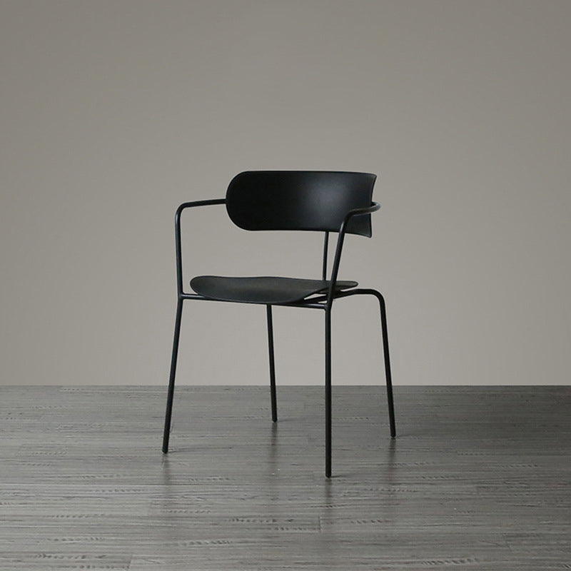 Zeitgenössischer Stil Armstuhl Plastik Plastik Offener Rückseite Essstuhl mit Metallbasis