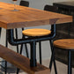 Moderner Esstisch in Pub-Höhe, Pub-Tisch aus Eisen und Massivholz für das Wohnzimmer