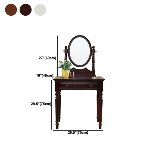Specchio e 1 tavolo da toeletta tradizionale per il trucco del trucco